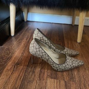 Coach signature classic pumps